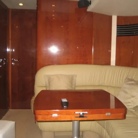 Båthotell Fairline 52 Targa